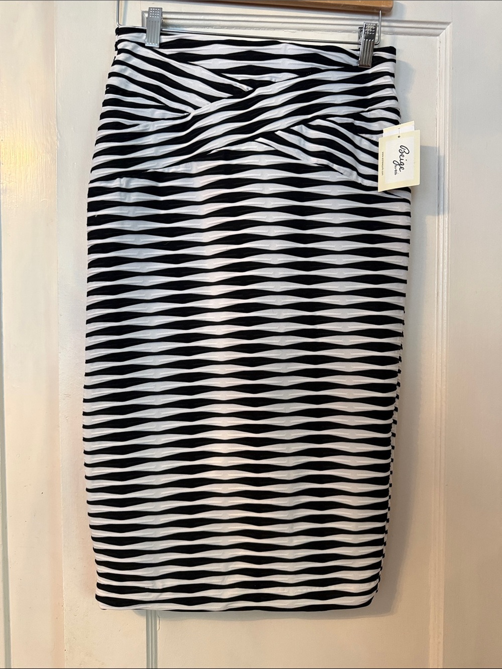 ECI Black and White Graphic Zebra-Stripe Pencil Skirt